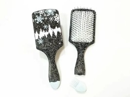 Makakaapekto ba ang materyal ng isang hairbrush set sa karanasan ng user?