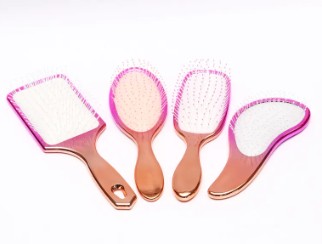 Nakakaapekto ba sa karanasan ng user ang materyal ng isang hair brush set?