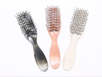 Paano gamitin ang Plastic Hair Comb?