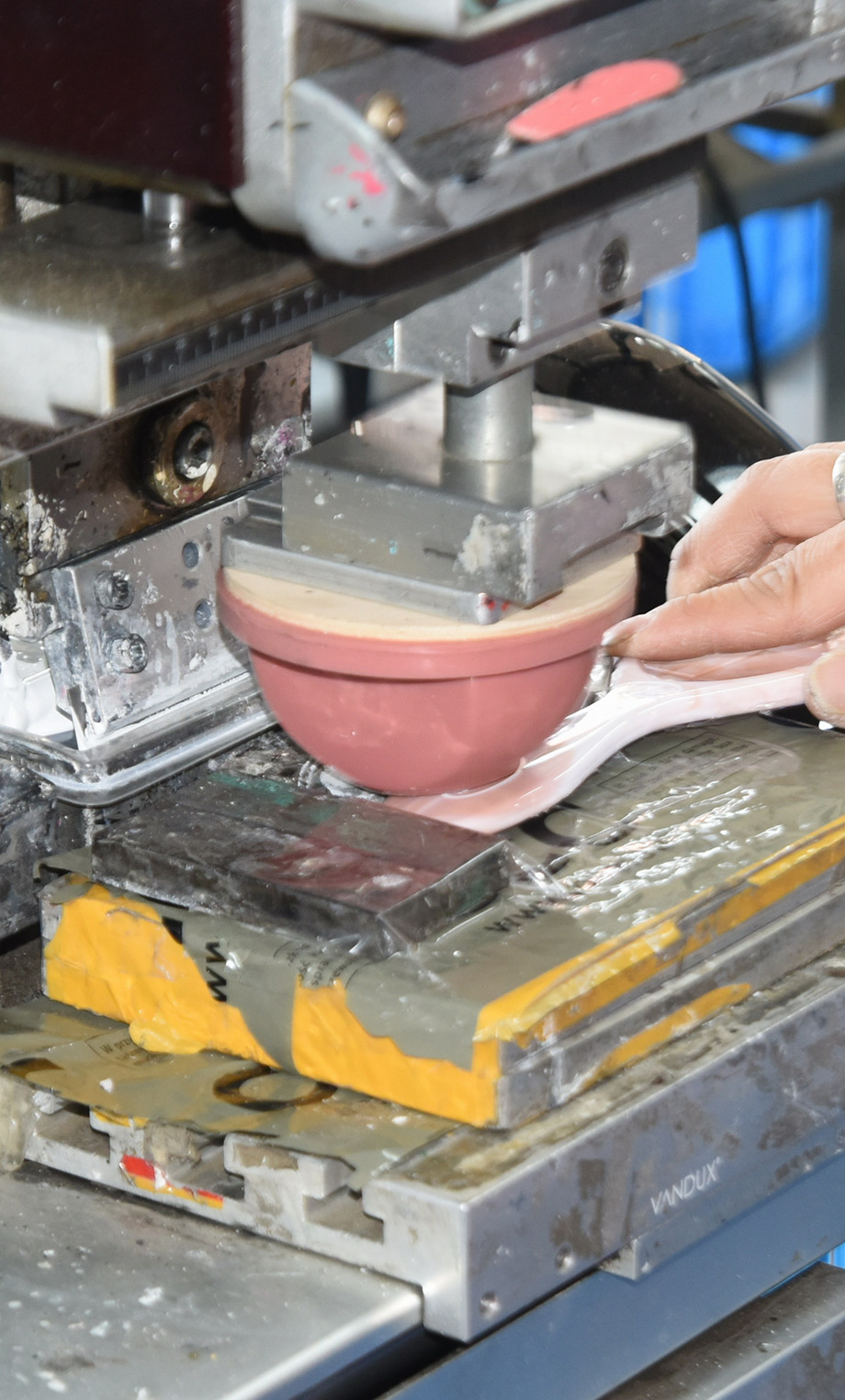 Ningbo Junyang Brushes Company.